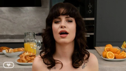 Mia Stone kahvaltıda seks istiyor