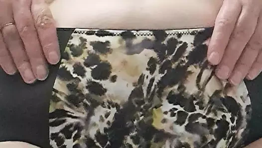 Duş sonrası, külot ve vajina ıslak 1