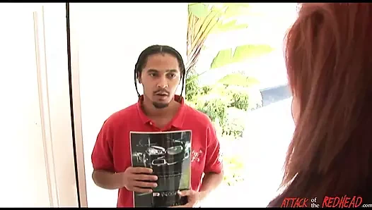 Büyük memeli yaşlı kızıl saçlı kadının göğüslerine boşalıyor