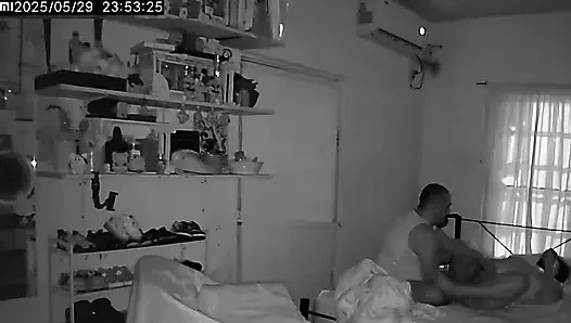 Gerçek kamera amatör çift odada ev yapımı seks yapıyor