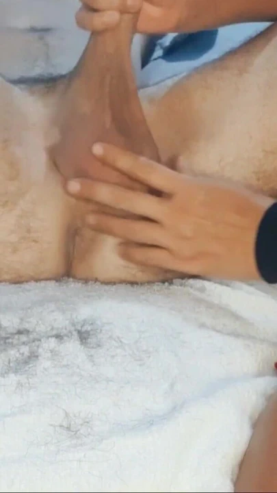 Tıraş oluyorum, elle muamele çekiyor ve taşak eziyorum | Klip 1