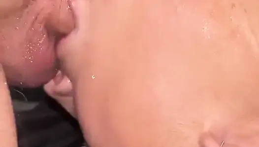 Bu bombanın üzerinde emmeyi sevmek zorunda af ninnys