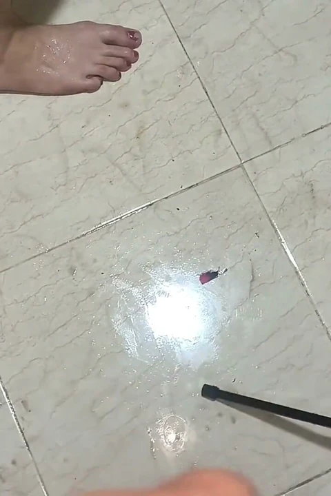 Arap gavat koca büyük yaraklı arkadaşım karımı duşta sikiyor