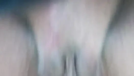 Arkadaşımın büyük bir klitorisi var ve yatakta harika