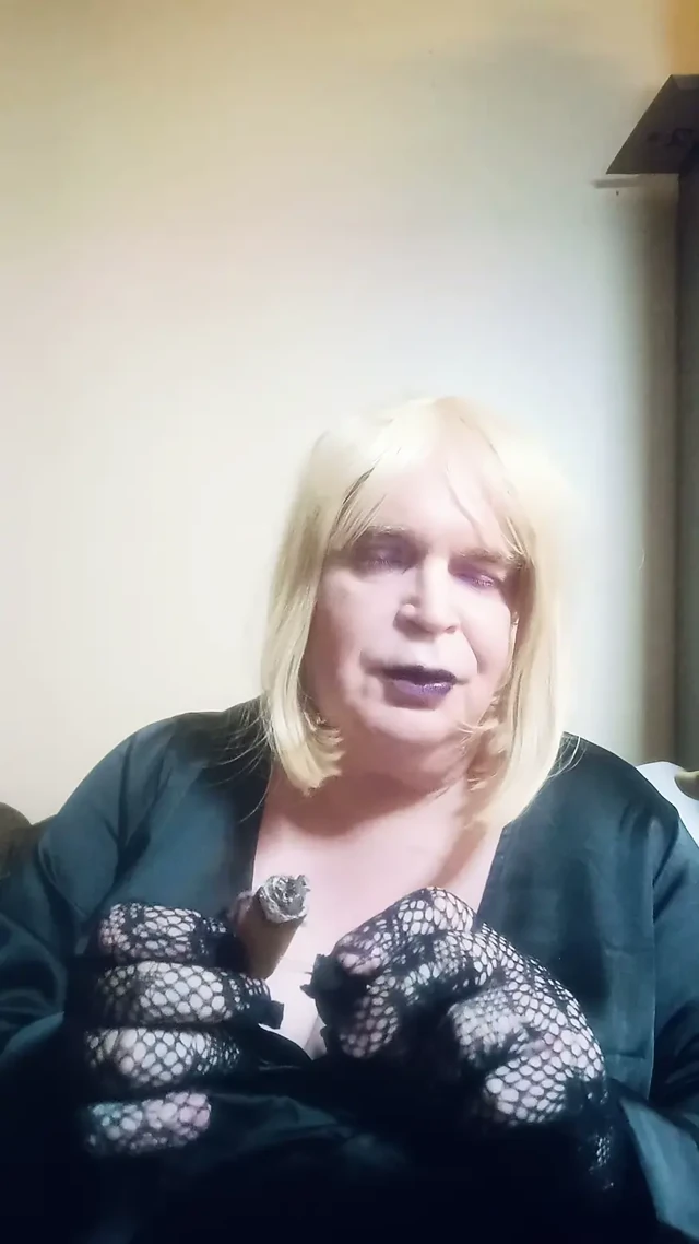 BBW TV talks about doing a smokey blow job but with a cigar