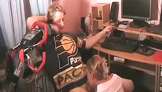 Genç amatör genç çift ev yapımı sikme ile boşalmak