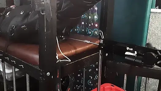 Sahibe ldc tarafından deri esaret ve makine sikişi