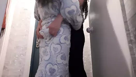 Üvey annem diğer odadayken kızım amımı yaladı