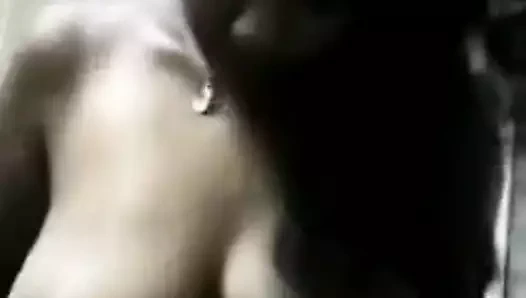 Hintli kadın sürme