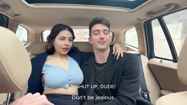 Uber seks yaparken çifte sürpriz yapıyor ve üçlü seks yapıyor