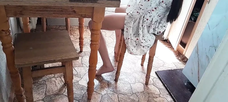 Komşumu yüksek sesle inlerken yakaladım ve birlikte boşalıyorum