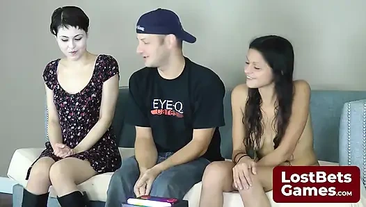 Içinden geçen orgazmı tutamıyor