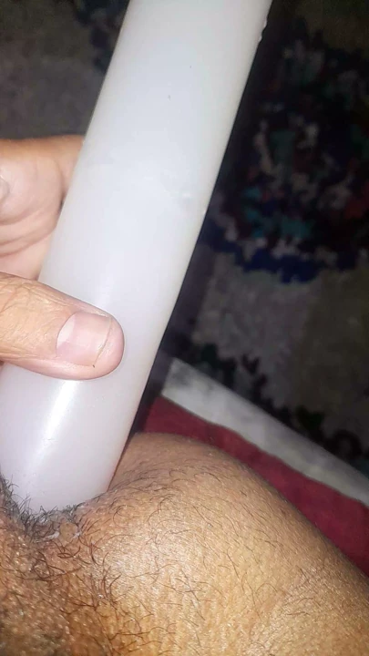 Penisinin arkasına girdi ve ben çığlık attım.