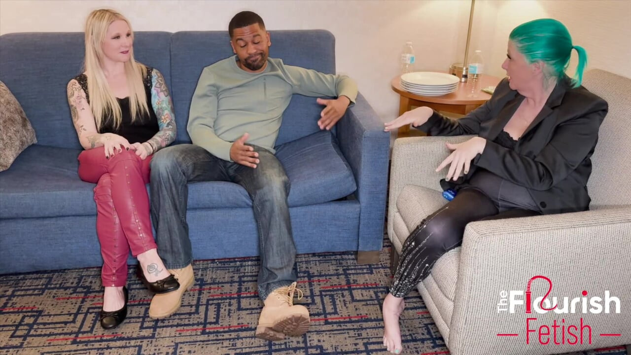 Fragman kadın psikiyatrist Bree Austin Kora Bell ve Darren Blaze'e danışmanlık yapıyor