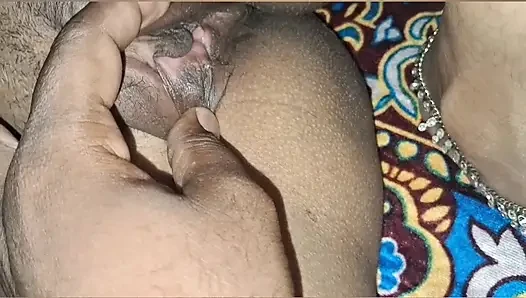 Padosan ke muh me land diya