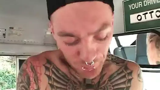 Xxxsuicide dövmeli deldi emo ve goth porno