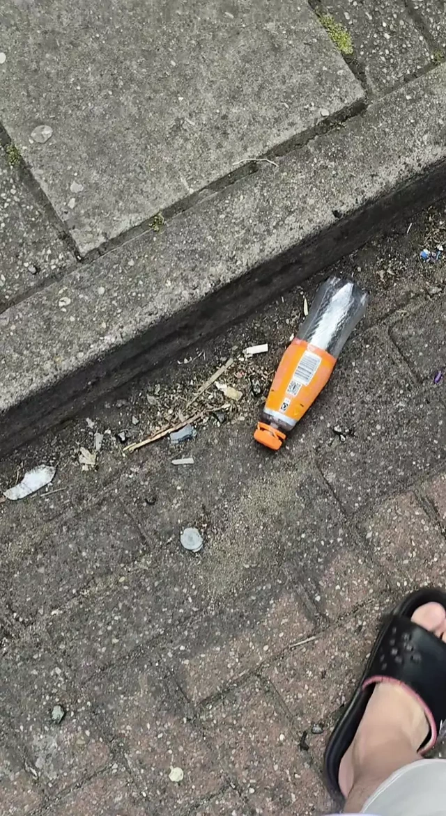 Büyük götlü üvey anne üvey oğlunun önünde soyunuyor