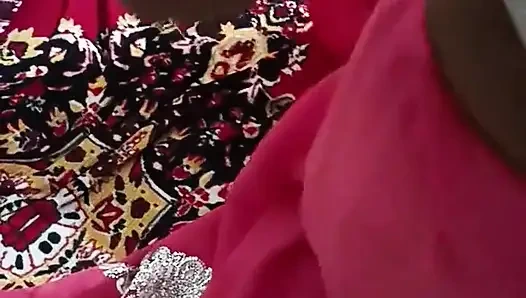 Hintli güzel Telugu teyze sari ateşli romantizm amcığı domaltarak sikiyor