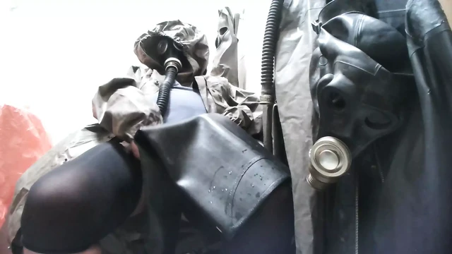 Sapık gasmasked bessy rubber wank .fetiş sanat linda gumlin