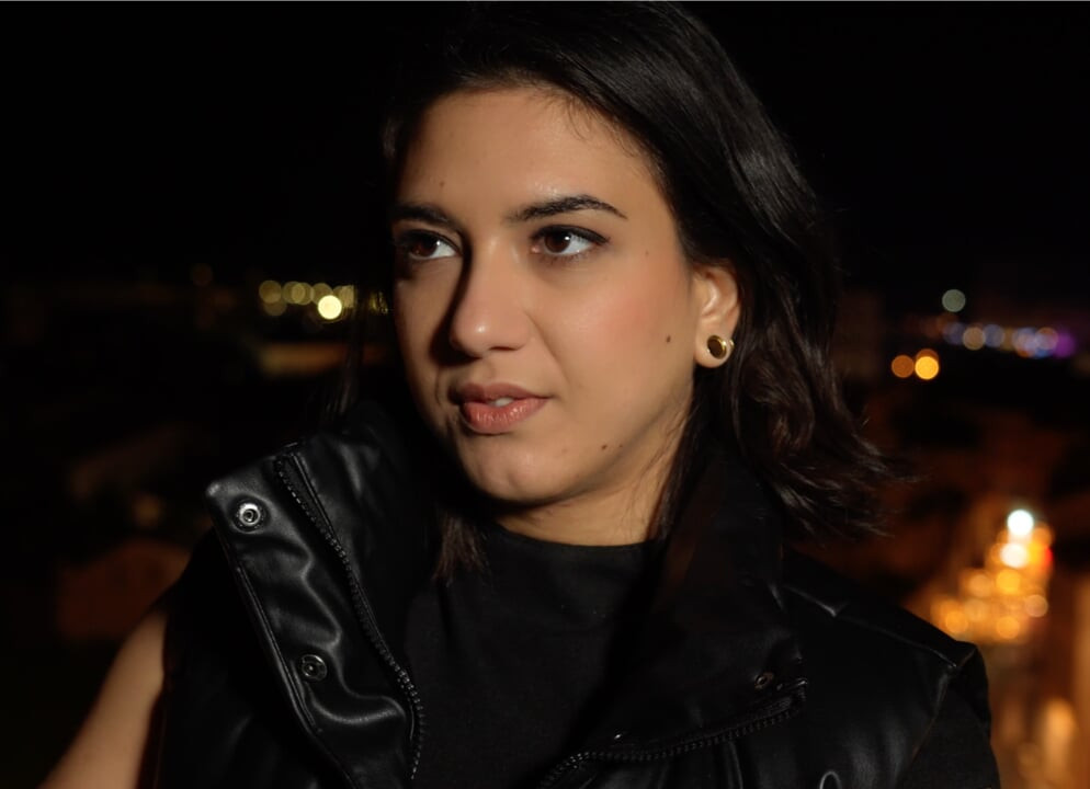 Lena Cox Cannes'da, Lorenzo tarafından sertleşiyor