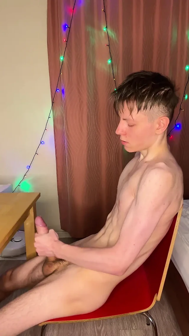 En iyi arkadaşımı hayal ediyorum twink'i her zaman daha sert boşaltıyor