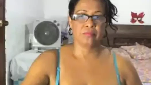 Anneanne üzerinde kam kam