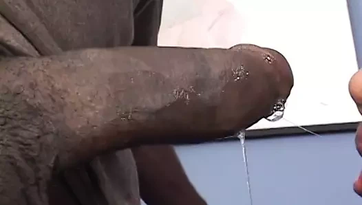 Küçük göğüsleri derin boğaz ile seksi siyah geniş ve siyah horoz alır