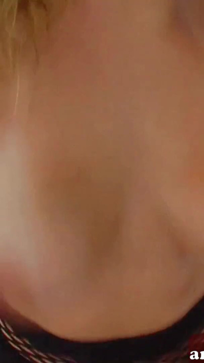 İngiliz sarışın büyük doğal göğüsler genç denemek porno | Klip 3