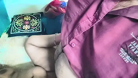 Hintli evli çift sikişiyor
