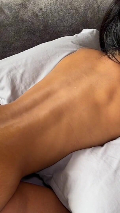 Look how this boy masturbates me with his huge fingers -amateur couple- nysdel | Clip 1