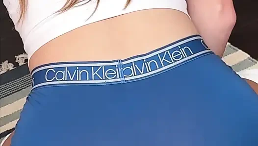 Yakın çekim Hitachi sürtüyor ve boşalıyor!!