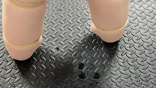 Phallus genişletiyor ve sözleşme yapıyor, sonra kişi bir köşede durması için yapılıyor ve aynı zamanda eğilmek için yapılırken nüfuz ediliyor