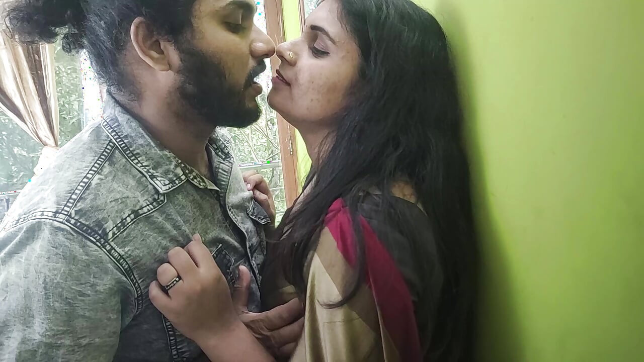 Sari romantizmi bölüm 1 uzun dudak kilidi, vaishnavy ve sharun raj ateşli sari uzun dudak kilidi romantizmi, mallu çift ateşli öpücük romantizmi