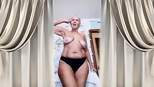Neşeli ev hanımı Lukerya mutfakta flört ediyor