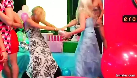 Seks bebekleri kahrolası içinde kamu