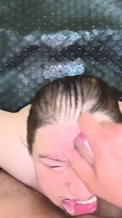 Sahibimin göt deliğimi yok etmesine, beni sodomize etmesine ve beni aşağılamalarına bayılıyorum | Klip 2