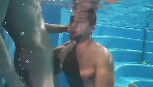 Raweuro twink thomas fiaty Üç yollu barebacked ve yüz