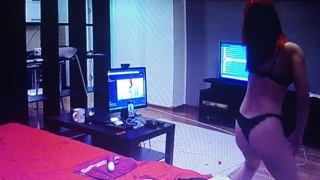 İnternette sohbet eden genç kız çıplak