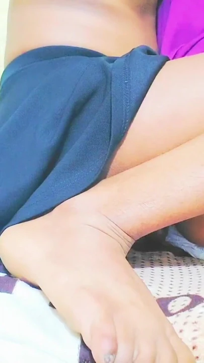 Güzel genç üvey kız kardeşim odama geliyor ve onunla yeni bir şey yapmak istiyor ve onunla masajı yapıyorum #PornVideo 18+ | Klip 1