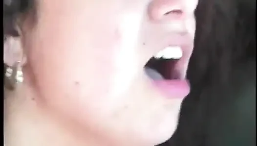 Azgın hatun seksi deri kanepede güzel sert sikişin tadını çıkarıyor