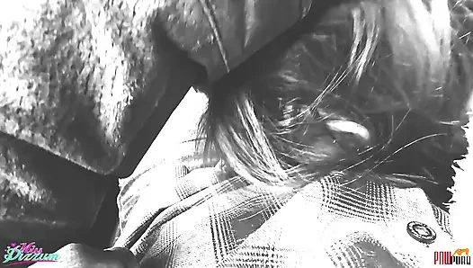 Ormanda fotoğraf çekimi dölleniyor ve üstüne işiyor