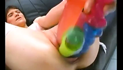 Kız dildo koleksiyoncusu kedi var