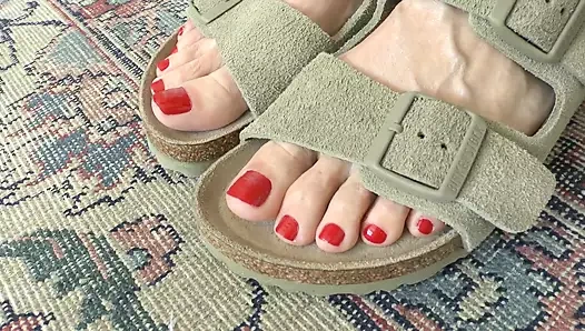 Yaz sandalet gösterisi, iki kayışlı sandalet, Lady Victoria Valente