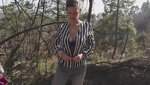 Ormanda kaltak gibi sikiliyorum