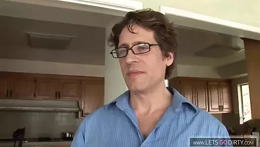 Adım babamı baştan çıkardı ve sert becerdin