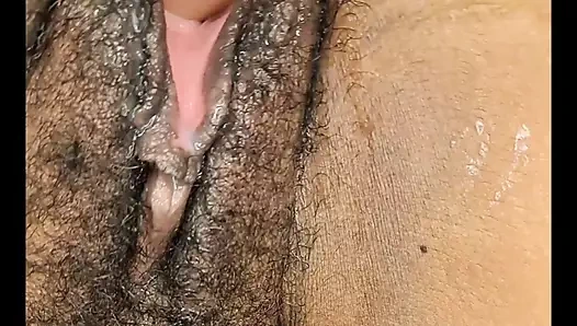 Makine sikiliyor ve sonra güzel bir dildoyla deliniyor