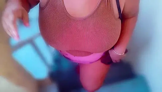 İri güzel kadın gırtlağına kadar alıyor fizik kanunlarını bozuyor ve boşalma iradeni