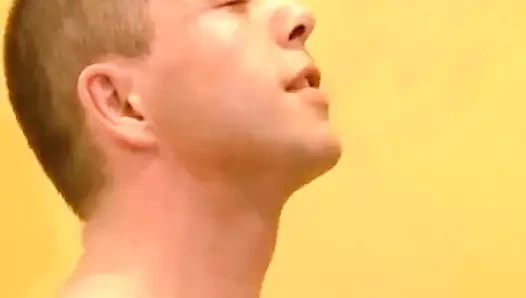 Almanya'dan çarpıcı sarışın mükemmel amcığını siktiriyor