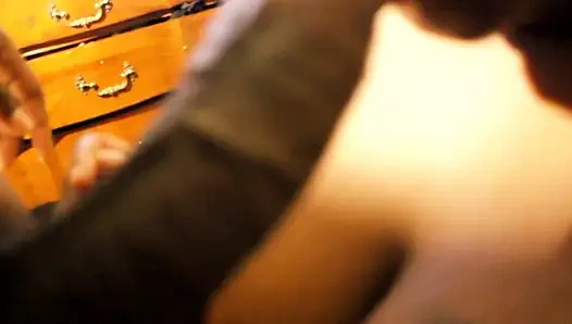 Süslü edepsiz Diana güneş şapkalı tüm beyazların içinde çok sulu görünüyor