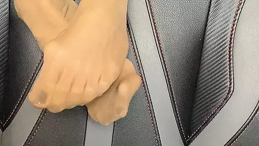 Uzun ayak parmaklı çoraplı seksi minik ayaklar